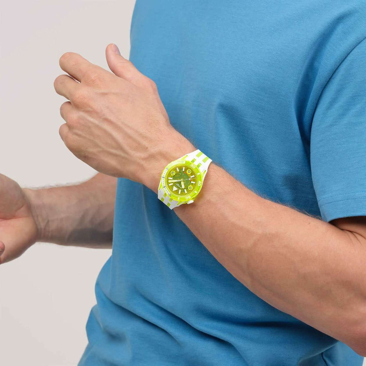 Swatch Swatch Egg Yolk SSCU09J100 кварцевые мужские часы часы крупный план желтый циферблата