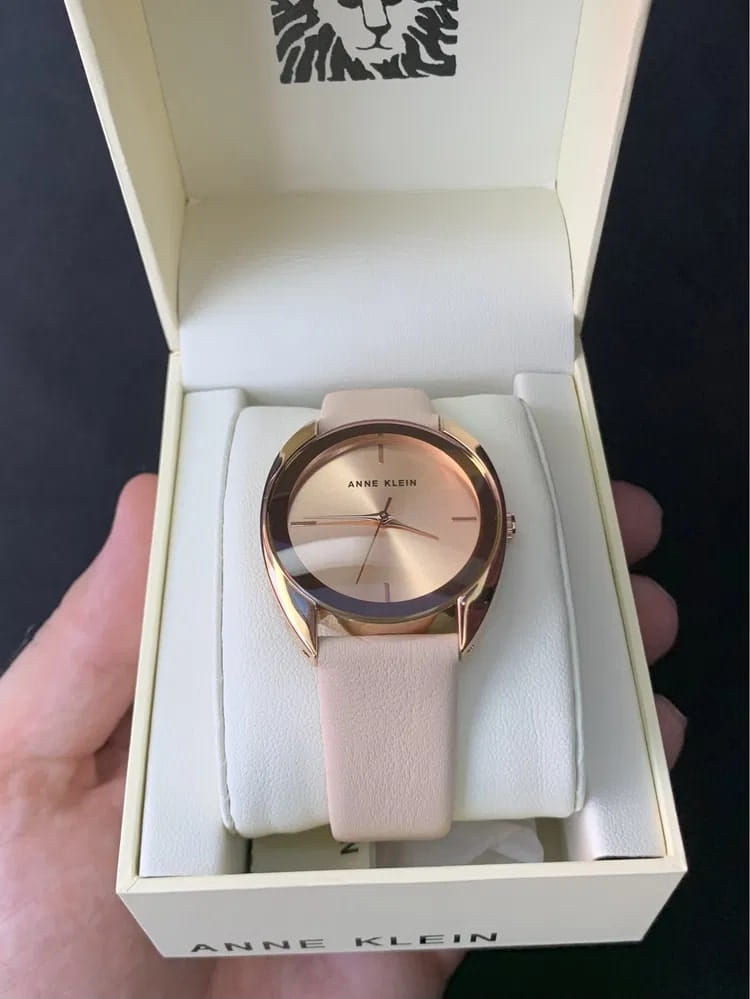 Anne Klein 4030RGBH женские часы застежка крупным планом
