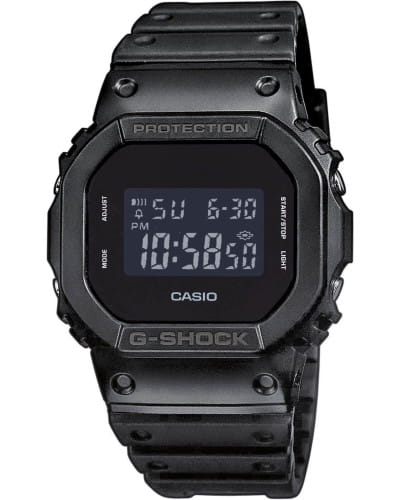 Casio Casio G-Shock DW-5600BB-1 DW-5600 DW-5600BB-1E электронные мужские часы черный циферблат, браслет пластик — вид спереди