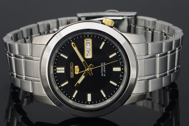 Seiko Seiko Seiko 5 SNKK17K1, 5 regular япония мужские часы на браслете нержавеющая сталь боковой вид
