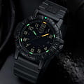 Luminox XS.0330 наручные мужские часы застежка крупным планом