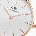 Daniel Wellington Daniel Wellington Petite Bondi DW00100249  наручные женские часы фото под углом.