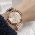 Casio Casio Sheen SHE-3069PG-9AUDF  наручные женские часы фото под углом.