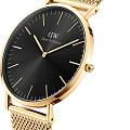 Daniel Wellington Daniel Wellington Classic Mesh Onyx Gold DW00100631  наручные мужские часы фото под углом.